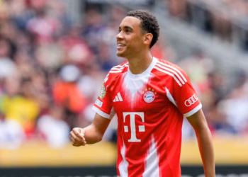 Buzëqesh Bayerni, Musiala kthehet nga lëndimi pas gjashtë muajsh