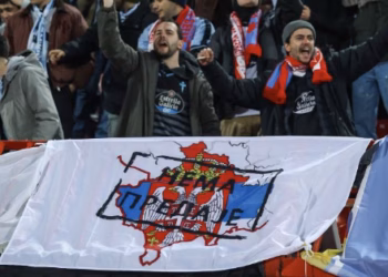 Tifozët spanjollë shpalosin në Beograd hartën e Kosovës me flamur të Serbisë në ndeshjen e Europa League