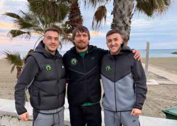 Emërllahu e Krasniqi pozojnë me Usykun