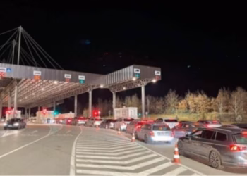 Pritje jo më shumë se një orë në pikat kufitare