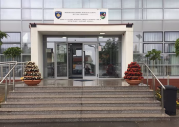 Shtyhet fillimi i gjysmëvjetorit të dytë në Fushë Kosovë