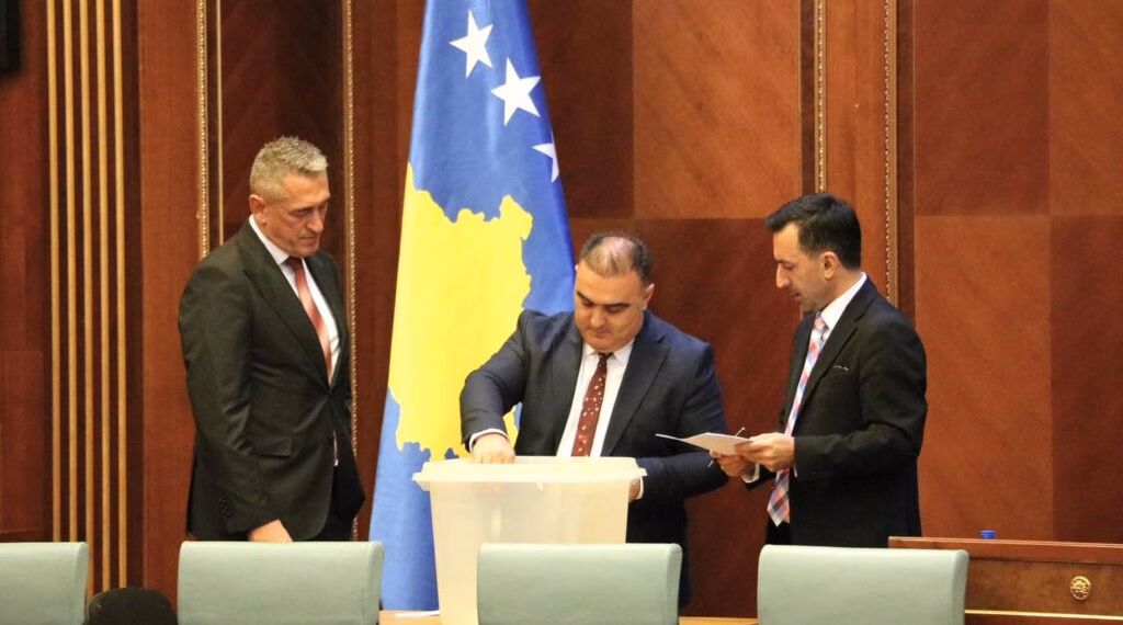 Juristët: Vendimi i kushtetueses duhet të respektohet