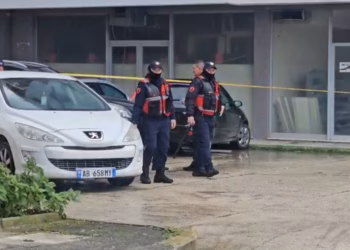 Shqipëri, burri dhunon për vdekje gruan, më pas vetëvritet