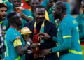 Trajneri i Senegalit dënohet rëndë pas kaosit në finalen e Kupës së Afrikës