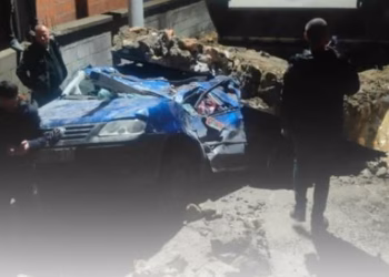 Shtypet vetura nga shembja e murit në Han të Elezit, dërgohet në spital shoferi