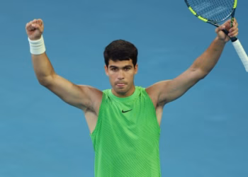 Alcaraz fiton dramën me Zverevin pas 5 orëve, kualifikohet në finalen e “Australian Open”