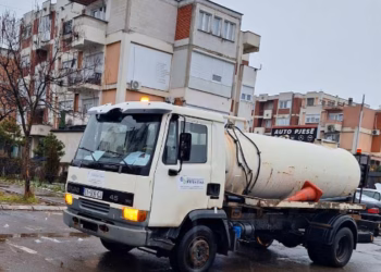 Reduktime me furnizim me ujë të pijshëm edhe në Drenas, në dispozicion vihen Autobotet