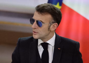 Macron kërkon përshpejtimin e ligjit për ndalimin e rrjeteve sociale për fëmijët nën 15 vjeç