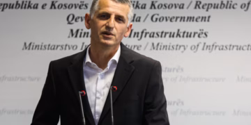Reshjet bllokojnë rrugët e Kosovës, Durmishi: Ekipet në terren po punojnë për pastrimin e ujit