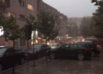 Erëra të forta të dielën në Prishtinë, komuna del me udhëzime për qytetarët