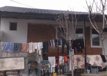 Familja në “Kodrën e Trimave” në kushte të rënda, kërkon ndihmën e bamirësve