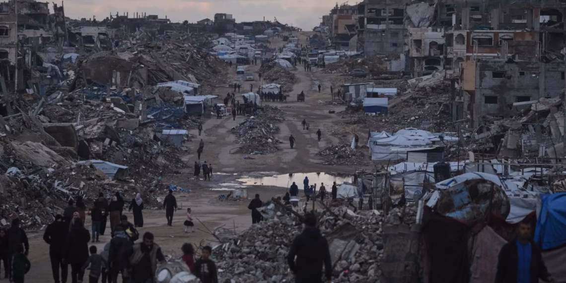 Forcat izraelite vrasin tre palestinezë, ndërsa revokojnë licencat e 37 grupeve të ndihmës në Gaza