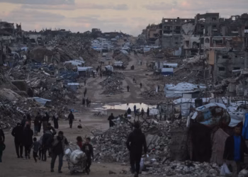 Forcat izraelite vrasin tre palestinezë, ndërsa revokojnë licencat e 37 grupeve të ndihmës në Gaza