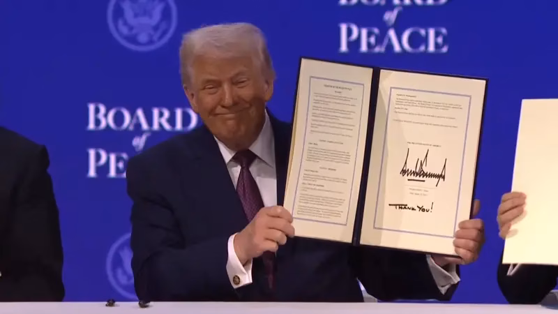 Liderët botërorë nënshkruajnë dokumentet e “Bordit të Paqes “ për Gazën