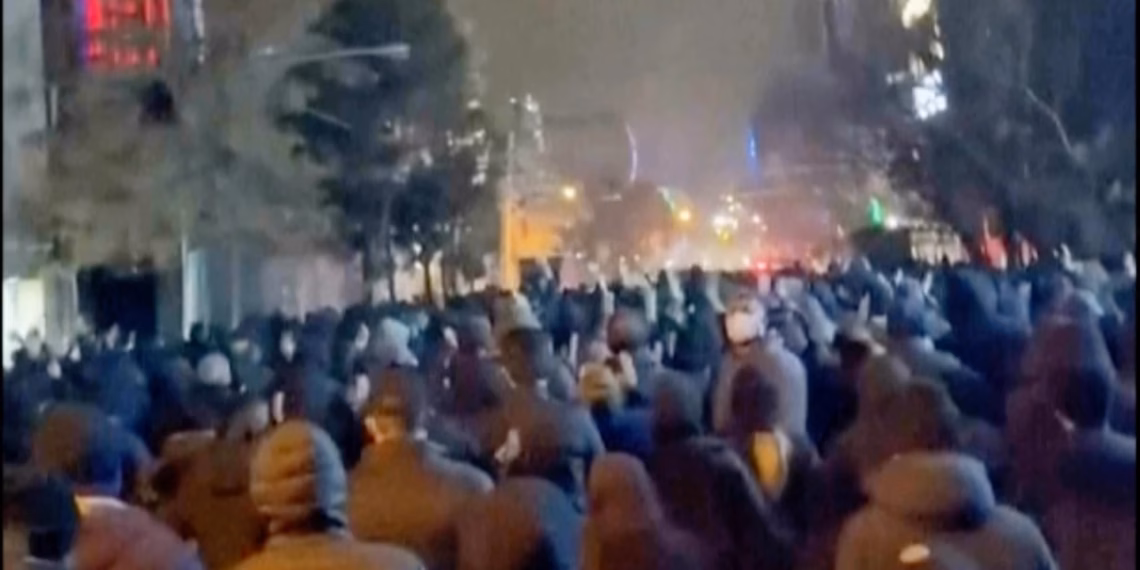 Irani paralajmëron se trupat amerikane dhe Izraeli do të jenë shënjestra nëse SHBA sulmon për protestat