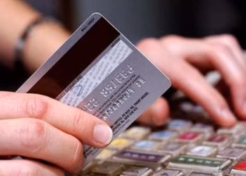 Policia arreston dy të dyshuar për mashtrim me kartela bankare në Fushë-Kosovë