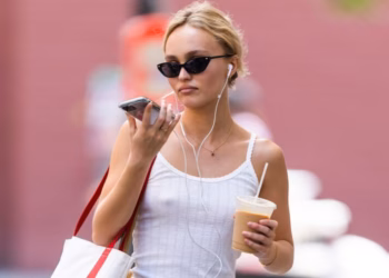 ‘Kufjet me tel’ janë sërish në modë