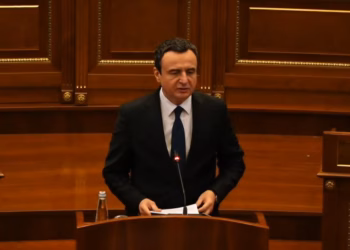 Liderët politikë nderojnë Nexhat Dacin, Kurti vlerëson kontributin e tij