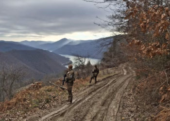 Ushtarët letonezë patrullojnë në veri të Kosovës