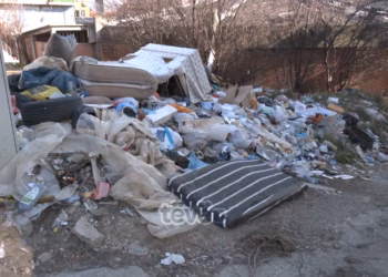 Hapësirë e kthyer në deponi ilegale – Banorët e “Kodrës së Trimave” në hall me mbeturinat