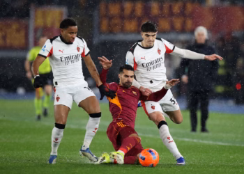 Milani merr pikë në Romë