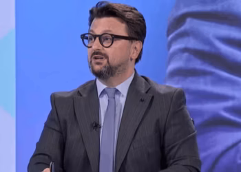 Latifi publikon dokument, diploma e Kantit fillon me besmele/bismilah