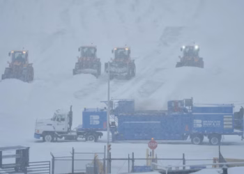 Mbi 11,400 fluturime u anuluan të dielën nga stuhia e fortë dimërore në SHBA