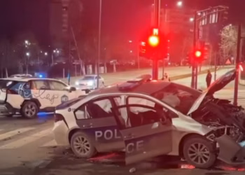 Ishte nisur për t’iu përgjigjur një thirrje nga qytetarët, vetura e Policisë aksidentohet rrugës