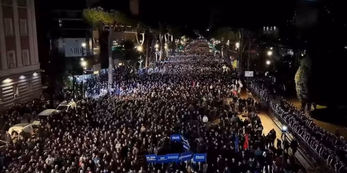 Proteston PD , “blindohet” Kryeministria në Tiranë