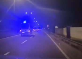 Operacion në mesnatë / 15 të burgosur me rrezikshmëri të lartë transferohen nga “burgu i VIP-ave” në Durrës drejt Peqinit