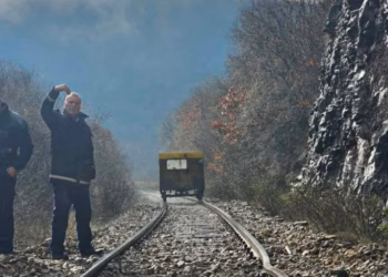 Rrëshqitja e gurëve dëmton binarin hekurudhor në relacionin Klinë-Prishtinë