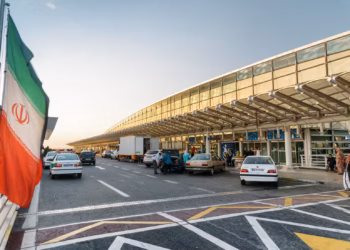 Irani rihap hapësirën ajrore