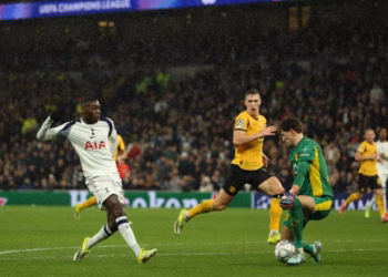 Dortmundi e Leverkuseni pësojnë disfata në udhëtim