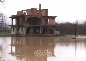 Klina e vërshuar nga uji – probleme në qarkullim dhe ndotje e ujit