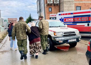 Evakuohen dy familje në Xërxë të Rahovecit që ndodheshin në zonën e rrezikuar nga vërshimet