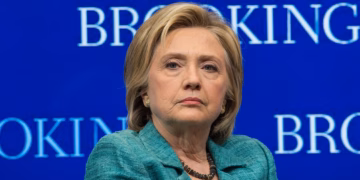 Hillari Kllinton dëshmon para Kongresit për lidhjet me Epstein, deklaron se nuk kishte dijeni për krimet e tij