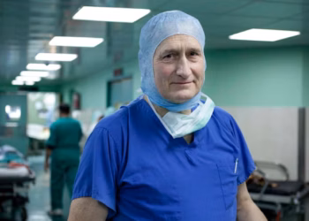 Izraeli ndalon rikthimin e mjekëve britanikë dhe amerikanë në Gaza pas dhënies së dëshmive të tyre mbi luftën