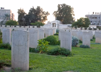 Buldozerët izraelitë shkatërrojnë varrezat e ushtarëve aleatë në Gaza