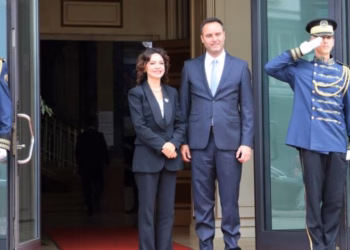 Spiropali viziton nesër Kosovën, pritet nga Glauk Konjufca – paralajmërohet konferencë e përbashkët për media