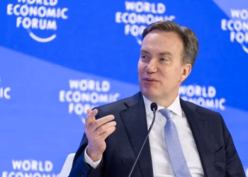 Presidenti i Forumit Ekonomik Botëror jep dorëheqje pas publikimit të lidhjeve me Epstein