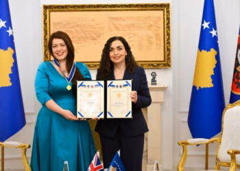 Presidentja Osmani ndan Medaljen Presidenciale të Meritave deputetes britanike Alicia Kearns për mbështetje të palëkundur ndaj Kosovës