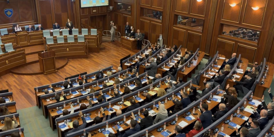 Votohen nënkryetarët – Konstituohet Kuvendi, ngërçi merr fund