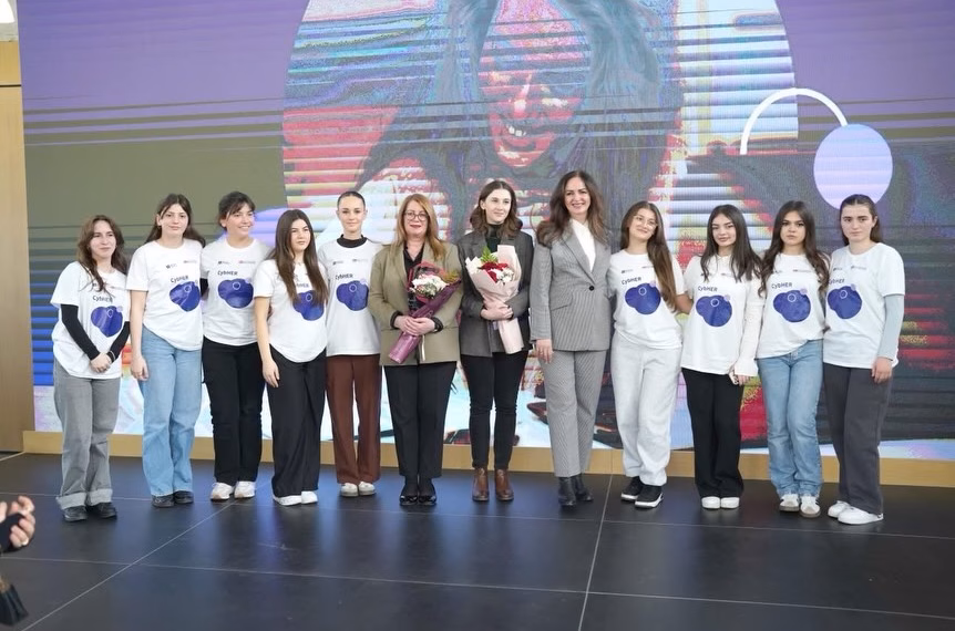 Nagavci merr pjesë në hapjen e CybHER Boot Camp, fuqizon vajzat në sigurinë kibernetike