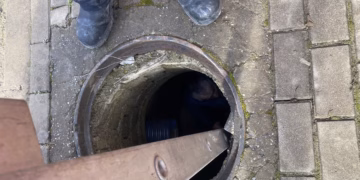 Një person bie në pusetë, shpëtohet nga zjarrfikësit e Gjakovës