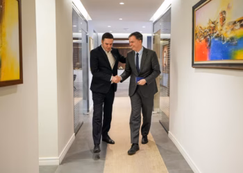 Abdixhiku takohet me ambasadorin hungarez, flasin për zhvillimet e fundit politike në vend