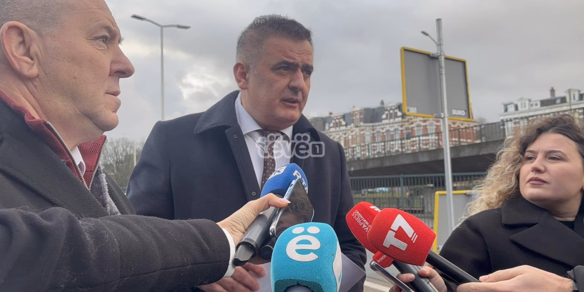 Një rezolutë e mbështetur nga 30 deputetë zviceranë i adresohet Dhomave të Specializuara