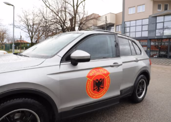 Kryetari i Obiliqit i dhuron veturën zyrtare OVL-UÇK-së