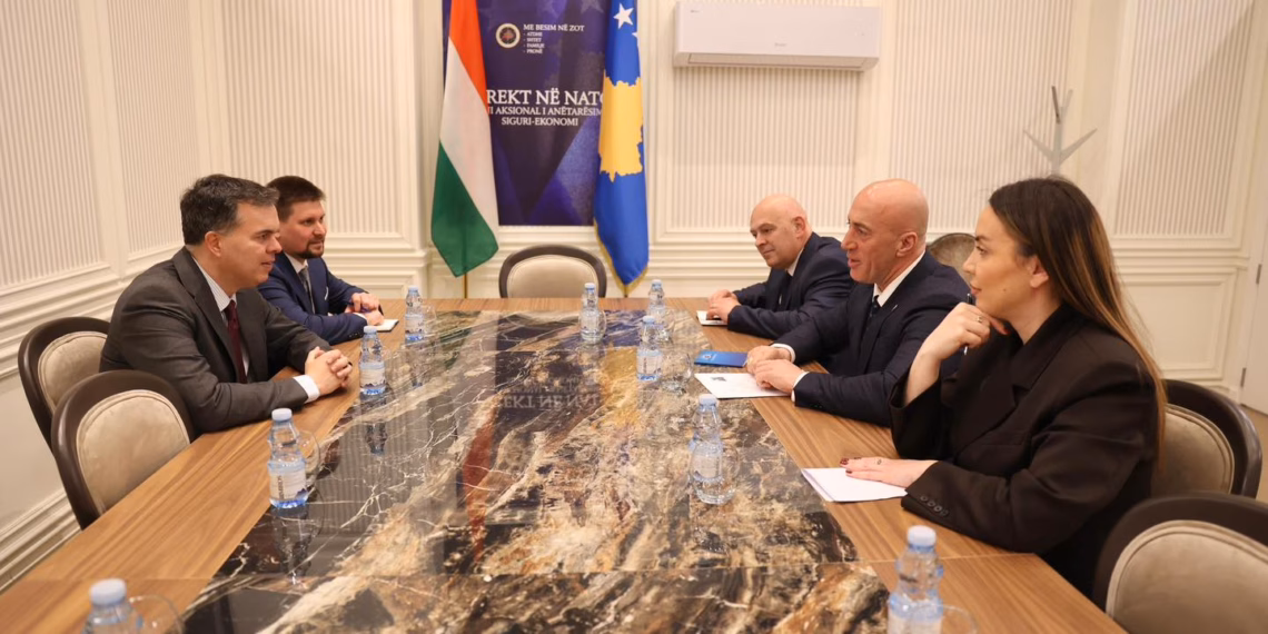 Haradinaj takon ambasadorin hungarez, rithekson rëndësinë e anëtarësimit të Kosovës në NATO