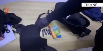 Molotovë ndaj policisë gjatë protestës në Tiranë, 18 të arrestuar