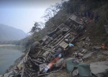 ​19 të vdekur nga aksidenti i autobusit në Nepal
